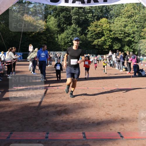 27.09.2026 - 35. Volkslauf durch das schöne Alstertal Strokosch-Dieckow http://msf.ph/oto/10587635 27.09.2026 10:46:08 Ziel 6026, 5980, 5038, 5019, 5022, 5038, 5039, 5045, 5074, 5980 meine-sportfotos.de