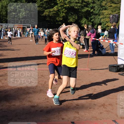 27.09.2026 - 35. Volkslauf durch das schöne Alstertal Strokosch-Dieckow http://msf.ph/oto/10587647 27.09.2026 10:46:11 Ziel 6026, 035022, 5019, 5022, 5023, 5029, 5038, 5039, 5045, 5051, 5074, 5975, 5980 meine-sportfotos.de