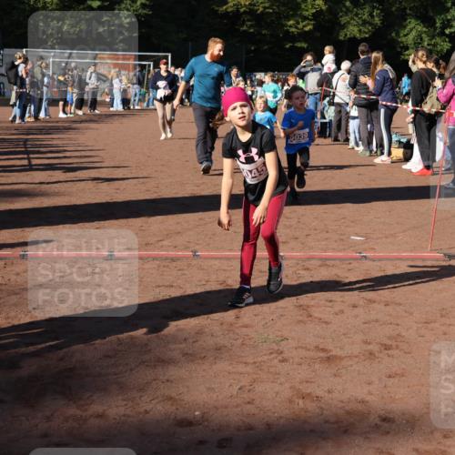 27.09.2026 - 35. Volkslauf durch das schöne Alstertal Strokosch-Dieckow http://msf.ph/oto/10587651 27.09.2026 10:46:14 Ziel 026, 2011, 5074, 5039, 5019, 5023, 5026, 5027, 5029, 5039, 5045, 5051, 5055, 5058, 5074, 5975 meine-sportfotos.de