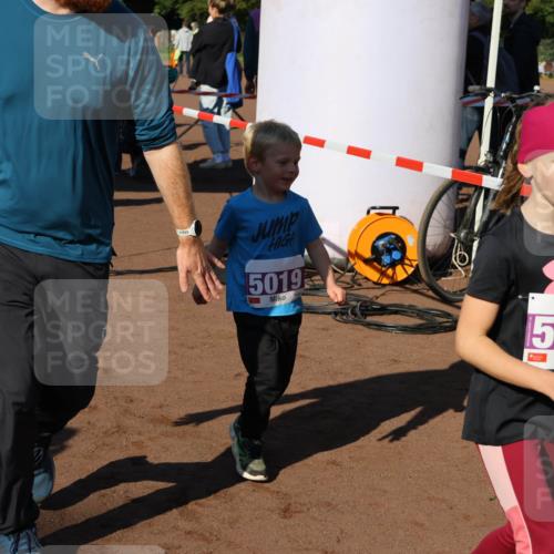 27.09.2026 - 35. Volkslauf durch das schöne Alstertal Strokosch-Dieckow http://msf.ph/oto/10587654 27.09.2026 10:46:18 Ziel 5019, 1504, 5004, 5009, 5010, 5019, 5023, 5026, 5027, 5029, 5051, 5055, 5058, 5074, 5975 meine-sportfotos.de