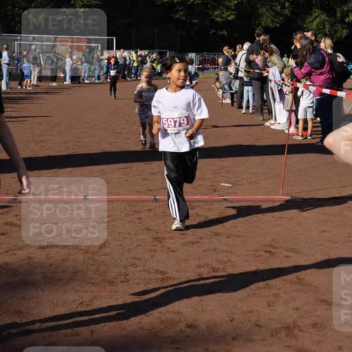 27.09.2026 - 35. Volkslauf durch das schöne Alstertal Strokosch-Dieckow http://msf.ph/oto/10587674 27.09.2026 10:46:31 Ziel 5984, 5979, 5040, 5073, 5976, 5977, 5979, 5984 meine-sportfotos.de