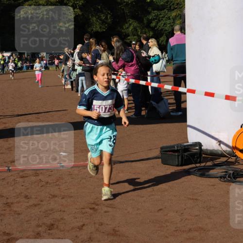 27.09.2026 - 35. Volkslauf durch das schöne Alstertal Strokosch-Dieckow http://msf.ph/oto/10587679 27.09.2026 10:46:35 Ziel 340, 5073, 5007, 5037, 5040, 5073, 5976 meine-sportfotos.de