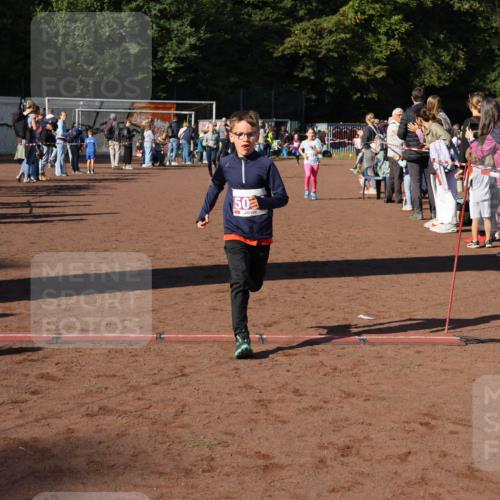 27.09.2026 - 35. Volkslauf durch das schöne Alstertal Strokosch-Dieckow http://msf.ph/oto/10587683 27.09.2026 10:46:37 Ziel 50, 5007, 5037, 5040, 5073 meine-sportfotos.de