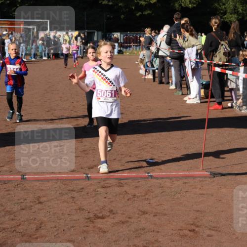 27.09.2026 - 35. Volkslauf durch das schöne Alstertal Strokosch-Dieckow http://msf.ph/oto/10587702 27.09.2026 10:46:48 Ziel 5044, 5061, 5042, 5044, 5052, 5061 meine-sportfotos.de