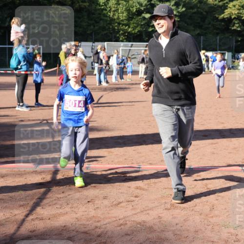 27.09.2026 - 35. Volkslauf durch das schöne Alstertal Strokosch-Dieckow http://msf.ph/oto/10587725 27.09.2026 10:47:02 Ziel 15014, 5014, 5035, 5981 meine-sportfotos.de