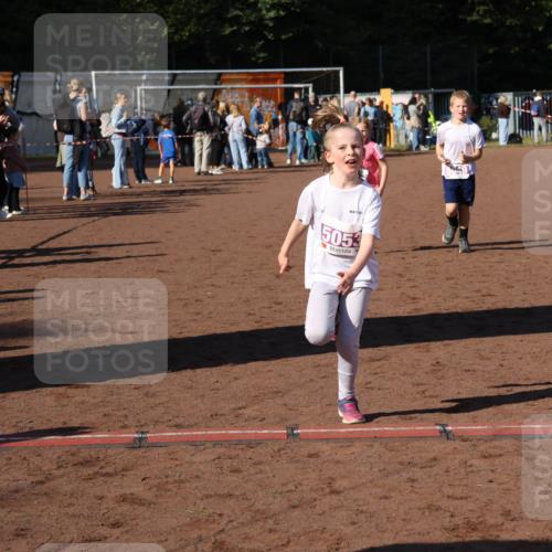 27.09.2026 - 35. Volkslauf durch das schöne Alstertal Strokosch-Dieckow http://msf.ph/oto/10587740 27.09.2026 10:47:17 Ziel 5053, 5048, 5049, 5053 meine-sportfotos.de