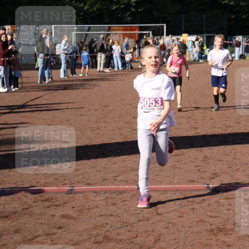 27.09.2026 - 35. Volkslauf durch das schöne Alstertal Strokosch-Dieckow http://msf.ph/oto/10587744 27.09.2026 10:47:17 Ziel 5053, 5049, 5048, 5049, 5053 meine-sportfotos.de