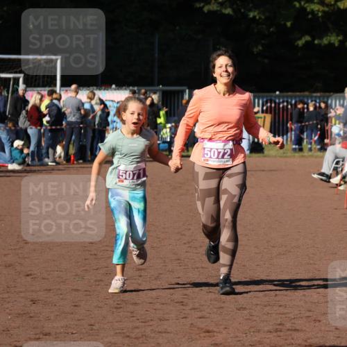 27.09.2026 - 35. Volkslauf durch das schöne Alstertal Strokosch-Dieckow http://msf.ph/oto/10587757 27.09.2026 10:47:50 Ziel 5071, 5072, 5071, 5072 meine-sportfotos.de