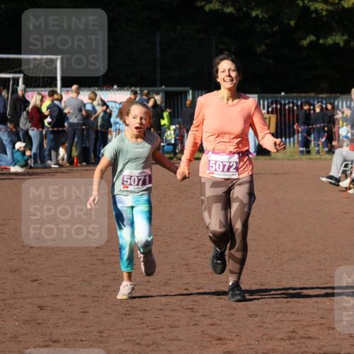 27.09.2026 - 35. Volkslauf durch das schöne Alstertal Strokosch-Dieckow http://msf.ph/oto/10587758 27.09.2026 10:47:50 Ziel 5071, 5072, 5071, 5072 meine-sportfotos.de