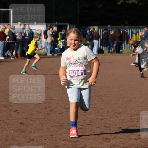 27.09.2026 - 35. Volkslauf durch das schöne Alstertal Strokosch-Dieckow http://msf.ph/oto/10587765 27.09.2026 10:48:00 Ziel 5041, 5041 meine-sportfotos.de