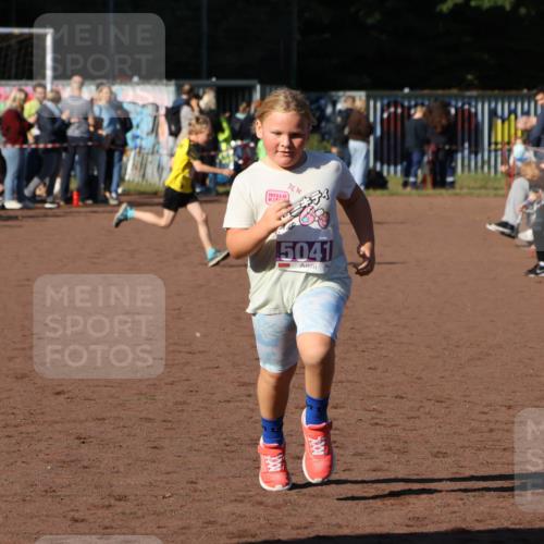 27.09.2026 - 35. Volkslauf durch das schöne Alstertal Strokosch-Dieckow http://msf.ph/oto/10587767 27.09.2026 10:48:00 Ziel 3, 5041, 5041 meine-sportfotos.de