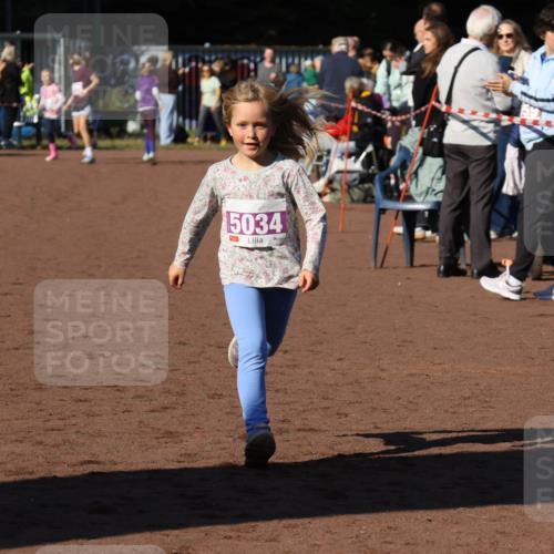 27.09.2026 - 35. Volkslauf durch das schöne Alstertal Strokosch-Dieckow http://msf.ph/oto/10587770 27.09.2026 10:48:11 Ziel 5034, 5034 meine-sportfotos.de