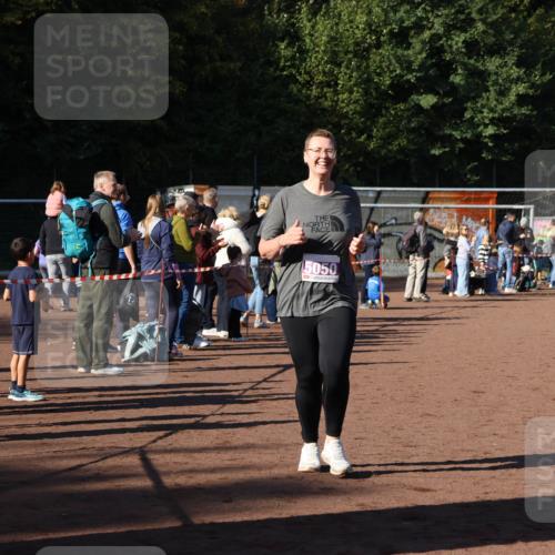 27.09.2026 - 35. Volkslauf durch das schöne Alstertal Strokosch-Dieckow http://msf.ph/oto/10587786 27.09.2026 10:48:34 Ziel 5050, 5024, 5025, 5050 meine-sportfotos.de