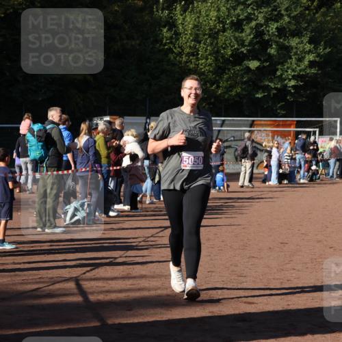 27.09.2026 - 35. Volkslauf durch das schöne Alstertal Strokosch-Dieckow http://msf.ph/oto/10587788 27.09.2026 10:48:35 Ziel 5050, 5024, 5025, 5050 meine-sportfotos.de