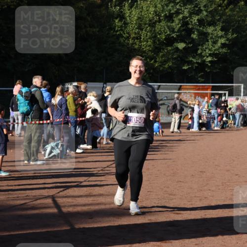 27.09.2026 - 35. Volkslauf durch das schöne Alstertal Strokosch-Dieckow http://msf.ph/oto/10587790 27.09.2026 10:48:35 Ziel 5050, 5024, 5025, 5050 meine-sportfotos.de