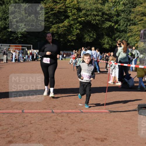 27.09.2026 - 35. Volkslauf durch das schöne Alstertal Strokosch-Dieckow http://msf.ph/oto/10587793 27.09.2026 10:48:42 Ziel 5024, 5025, 5024, 5025, 5983 meine-sportfotos.de
