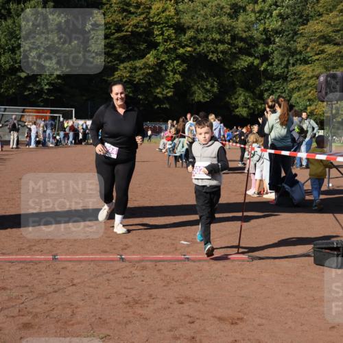 27.09.2026 - 35. Volkslauf durch das schöne Alstertal Strokosch-Dieckow http://msf.ph/oto/10587796 27.09.2026 10:48:43 Ziel 5024, 5025, 5983 meine-sportfotos.de