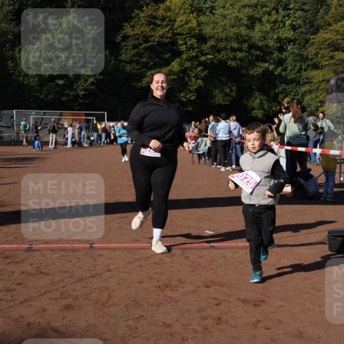 27.09.2026 - 35. Volkslauf durch das schöne Alstertal Strokosch-Dieckow http://msf.ph/oto/10587799 27.09.2026 10:48:43 Ziel 025, 5024, 5025, 5983 meine-sportfotos.de