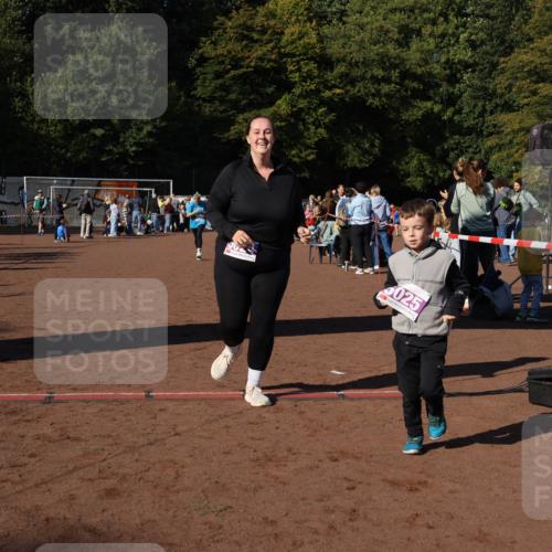 27.09.2026 - 35. Volkslauf durch das schöne Alstertal Strokosch-Dieckow http://msf.ph/oto/10587800 27.09.2026 10:48:43 Ziel 5025, 5024, 5025, 5983 meine-sportfotos.de