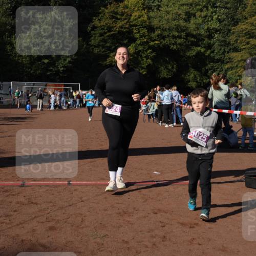 27.09.2026 - 35. Volkslauf durch das schöne Alstertal Strokosch-Dieckow http://msf.ph/oto/10587802 27.09.2026 10:48:44 Ziel 24, 5025, 5024, 5025, 5983 meine-sportfotos.de