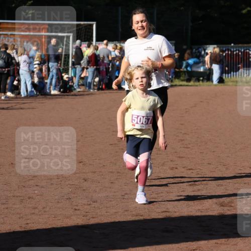 27.09.2026 - 35. Volkslauf durch das schöne Alstertal Strokosch-Dieckow http://msf.ph/oto/10587824 27.09.2026 10:49:22 Ziel 5067, 5057, 5067 meine-sportfotos.de