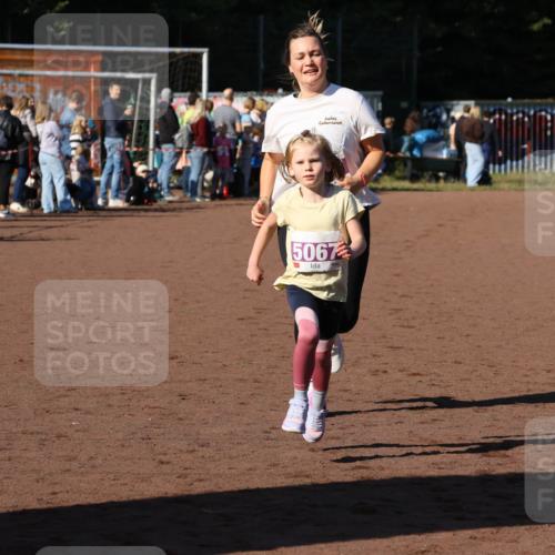 27.09.2026 - 35. Volkslauf durch das schöne Alstertal Strokosch-Dieckow http://msf.ph/oto/10587826 27.09.2026 10:49:22 Ziel 5067, 5057, 5067 meine-sportfotos.de