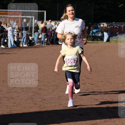 27.09.2026 - 35. Volkslauf durch das schöne Alstertal Strokosch-Dieckow http://msf.ph/oto/10587828 27.09.2026 10:49:22 Ziel 5067, 5057, 5067 meine-sportfotos.de