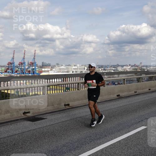 03.10.2026 - Köhlbrandbrückenlauf Michael Burmester http://msf.ph/oto/10810730 03.10.2026 15:22:14 Position 1  meine-sportfotos.de