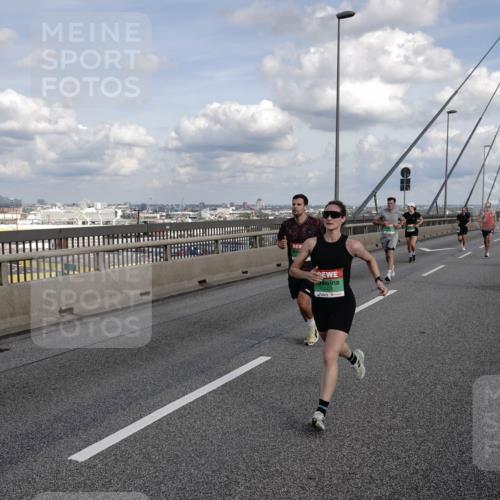 03.10.2026 - Köhlbrandbrückenlauf Michael Burmester http://msf.ph/oto/10810735 03.10.2026 15:22:15 Position 1  meine-sportfotos.de