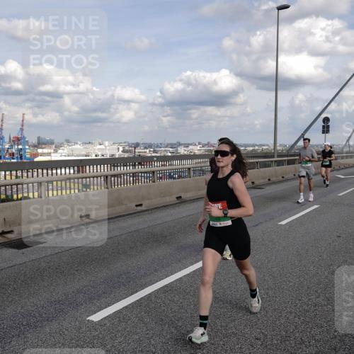 03.10.2026 - Köhlbrandbrückenlauf Michael Burmester http://msf.ph/oto/10810738 03.10.2026 15:22:16 Position 1 1 meine-sportfotos.de
