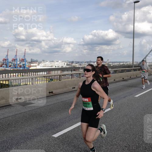03.10.2026 - Köhlbrandbrückenlauf Michael Burmester http://msf.ph/oto/10810740 03.10.2026 15:22:16 Position 1 7428 meine-sportfotos.de