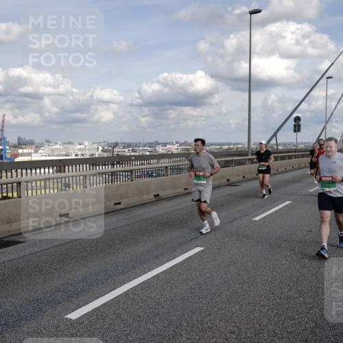03.10.2026 - Köhlbrandbrückenlauf Michael Burmester http://msf.ph/oto/10810743 03.10.2026 15:22:17 Position 1  meine-sportfotos.de