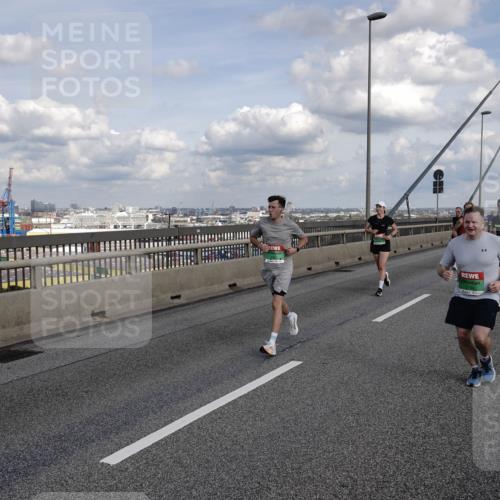 03.10.2026 - Köhlbrandbrückenlauf Michael Burmester http://msf.ph/oto/10810745 03.10.2026 15:22:18 Position 1  meine-sportfotos.de