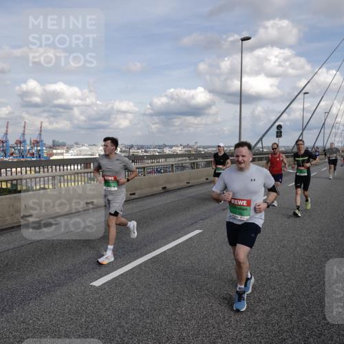 03.10.2026 - Köhlbrandbrückenlauf Michael Burmester http://msf.ph/oto/10810746 03.10.2026 15:22:18 Position 1 7701 meine-sportfotos.de