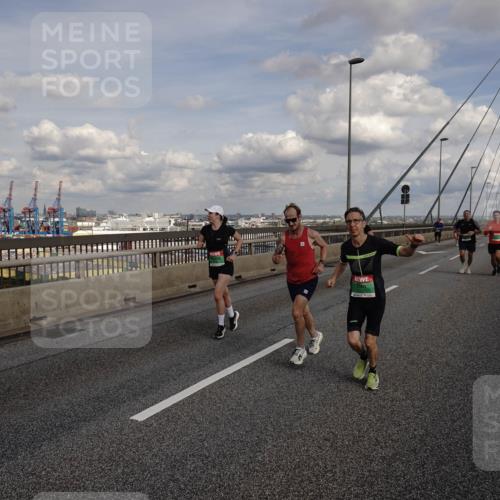 03.10.2026 - Köhlbrandbrückenlauf Michael Burmester http://msf.ph/oto/10810753 03.10.2026 15:22:20 Position 1  meine-sportfotos.de