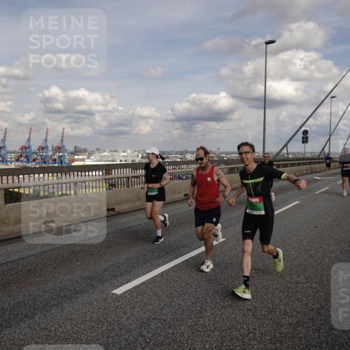 03.10.2026 - Köhlbrandbrückenlauf Michael Burmester http://msf.ph/oto/10810755 03.10.2026 15:22:20 Position 1  meine-sportfotos.de