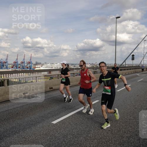 03.10.2026 - Köhlbrandbrückenlauf Michael Burmester http://msf.ph/oto/10810756 03.10.2026 15:22:20 Position 1  meine-sportfotos.de