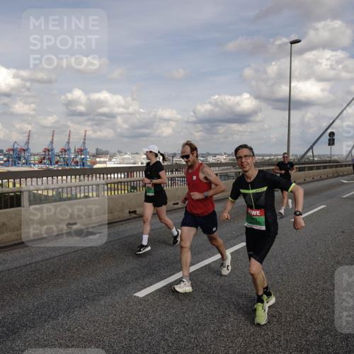 03.10.2026 - Köhlbrandbrückenlauf Michael Burmester http://msf.ph/oto/10810757 03.10.2026 15:22:20 Position 1  meine-sportfotos.de
