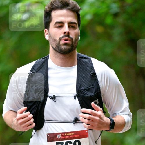 11.10.2026 - Bramfelder Halbmarathon 2026 Dr. Thomas Lammeyer http://msf.ph/oto/10820400 11.10.2026 10:21:19 Laufen 35, 769 meine-sportfotos.de