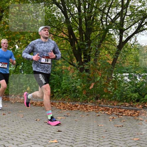 11.10.2026 - Bramfelder Halbmarathon 2026 J. Mangold http://msf.ph/oto/10822587 11.10.2026 10:19:22 Laufen 16, 139, 271, 531 meine-sportfotos.de