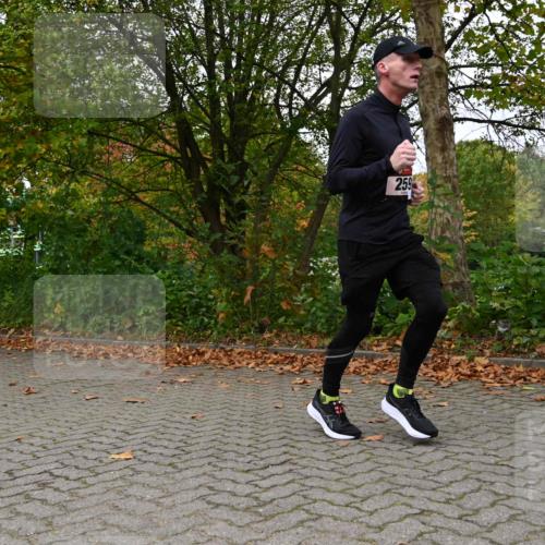 11.10.2026 - Bramfelder Halbmarathon 2026 J. Mangold http://msf.ph/oto/10823383 11.10.2026 10:32:01 Laufen 259, 432, 714, 738 meine-sportfotos.de