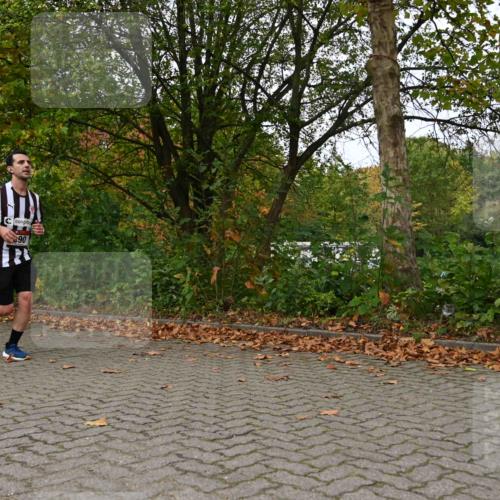 11.10.2026 - Bramfelder Halbmarathon 2026 J. Mangold http://msf.ph/oto/10823452 11.10.2026 10:32:45 Laufen 374, 390 meine-sportfotos.de