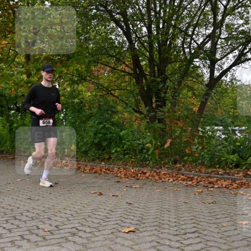 11.10.2026 - Bramfelder Halbmarathon 2026 J. Mangold http://msf.ph/oto/10823862 11.10.2026 10:36:06 Laufen 656 meine-sportfotos.de