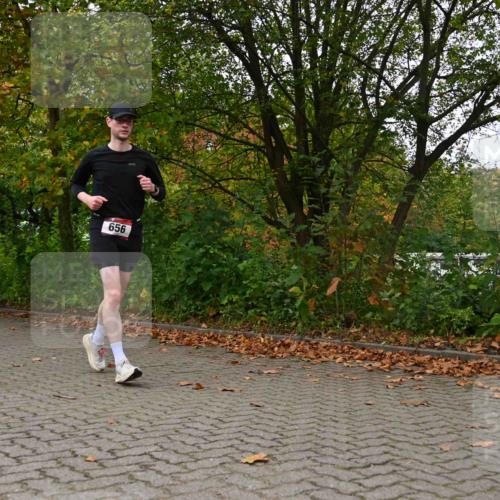 11.10.2026 - Bramfelder Halbmarathon 2026 J. Mangold http://msf.ph/oto/10823864 11.10.2026 10:36:06 Laufen 656 meine-sportfotos.de