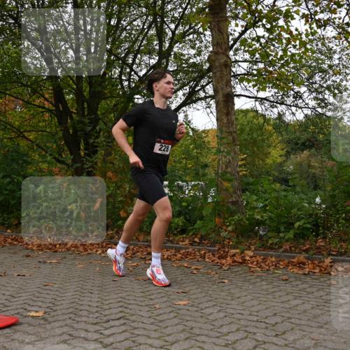 11.10.2026 - Bramfelder Halbmarathon 2026 J. Mangold http://msf.ph/oto/10824009 11.10.2026 10:38:28 Laufen 228, 799 meine-sportfotos.de