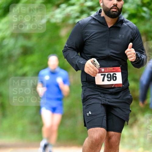 11.10.2026 - Bramfelder Halbmarathon 2026 Dr. Thomas Lammeyer http://msf.ph/oto/10827207 11.10.2026 11:01:14 Laufen 35, 796 meine-sportfotos.de