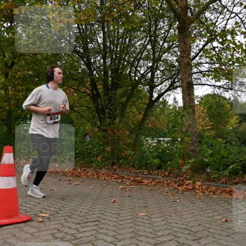 11.10.2026 - Bramfelder Halbmarathon 2026 J. Mangold http://msf.ph/oto/10828327 11.10.2026 10:51:35 Laufen 654 meine-sportfotos.de
