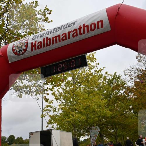 11.10.2026 - Bramfelder Halbmarathon 2026 J. Mangold http://msf.ph/oto/10828493 11.10.2026 10:54:59 Laufen 434, 526 meine-sportfotos.de