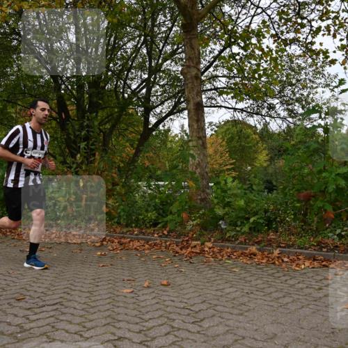 11.10.2026 - Bramfelder Halbmarathon 2026 J. Mangold http://msf.ph/oto/10828886 11.10.2026 10:59:56 Laufen 390, 456 meine-sportfotos.de
