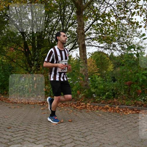 11.10.2026 - Bramfelder Halbmarathon 2026 J. Mangold http://msf.ph/oto/10828890 11.10.2026 10:59:57 Laufen 390, 456 meine-sportfotos.de